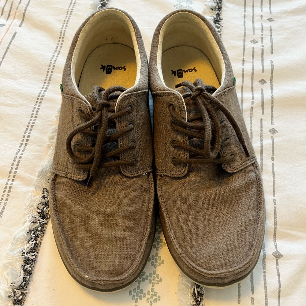 Mens Sanuk shoes size 11